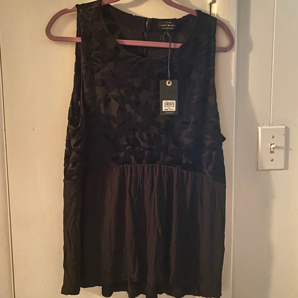 NWT Lucky brand XL top with button back and velvet like pattern - Picture 1 of 3